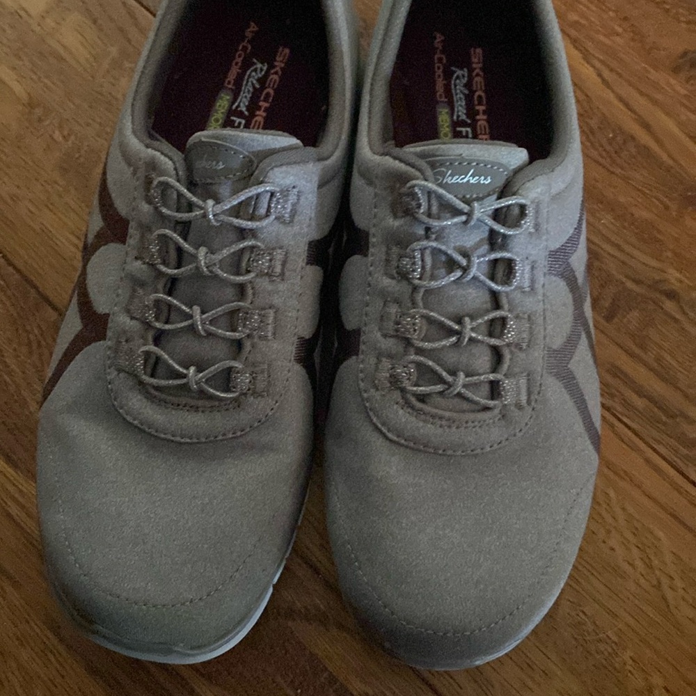 Skechers tennis shoes